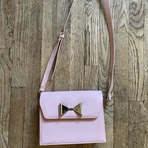 UO PATENT LEATHER CROSSBODY BAG